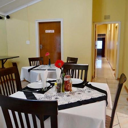 Lilliz Guest House ウムタタ エクステリア 写真
