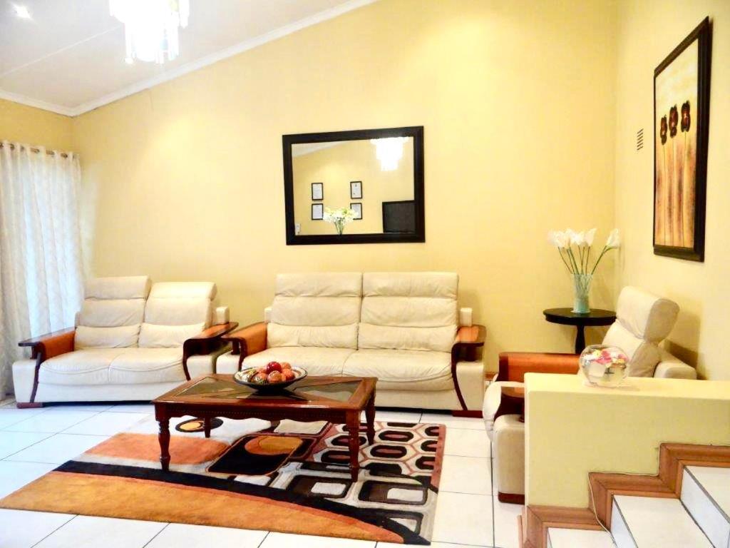 Lilliz Guest House ウムタタ エクステリア 写真